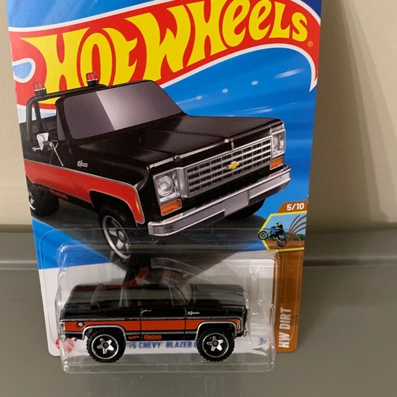 Mattel Hot Wheels ‘75 Chevy Blazer Toy Truck - Black & Red  HW Dirt NEW 115/250 - Picture 3 of 8